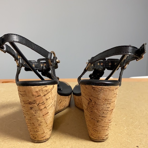 Maurices black/gold open toe heels with corkscrew. Size 8 4” heel - Picture 6 of 11